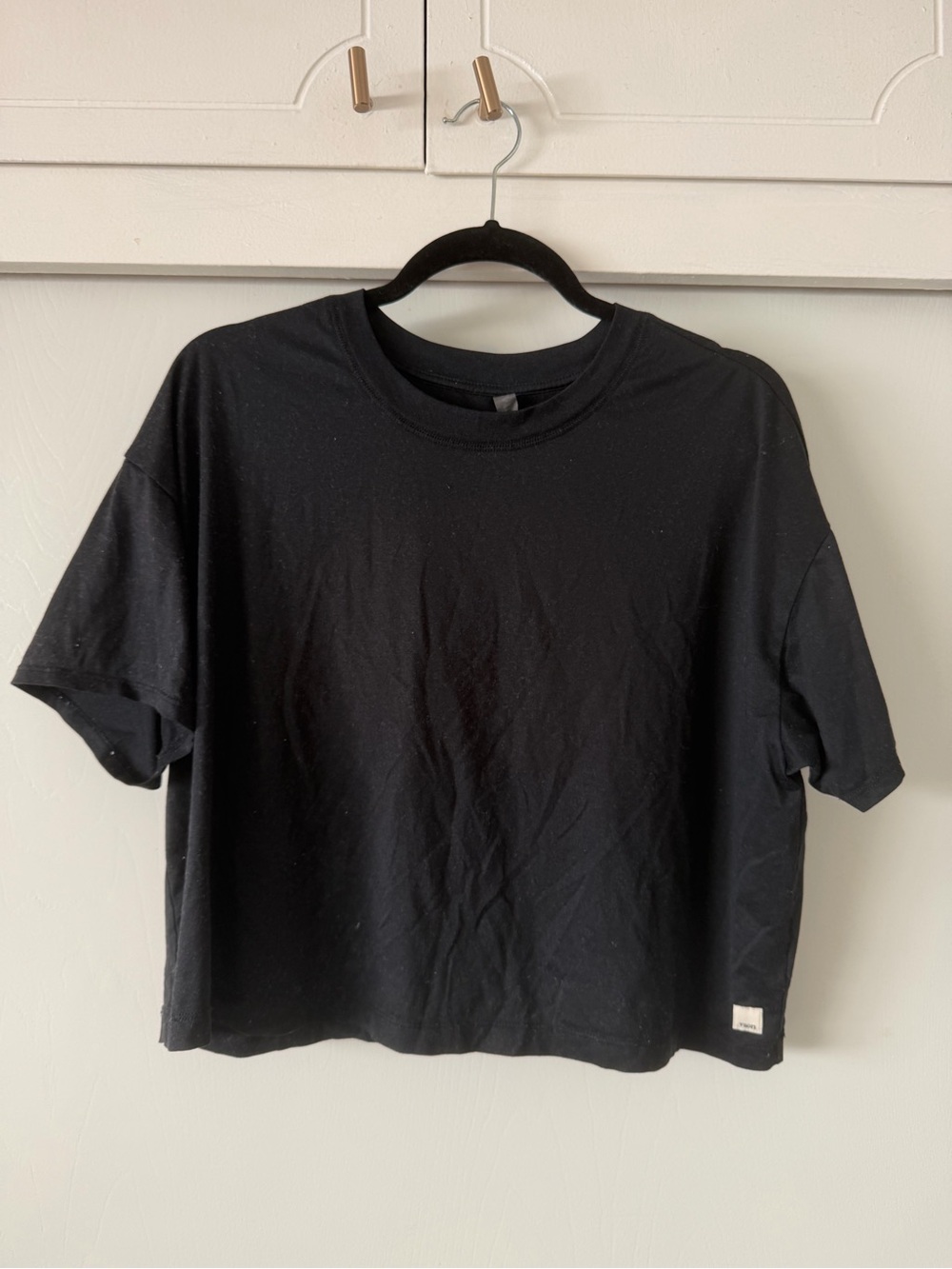 Vuori Black Short Sleeve Crop Tee